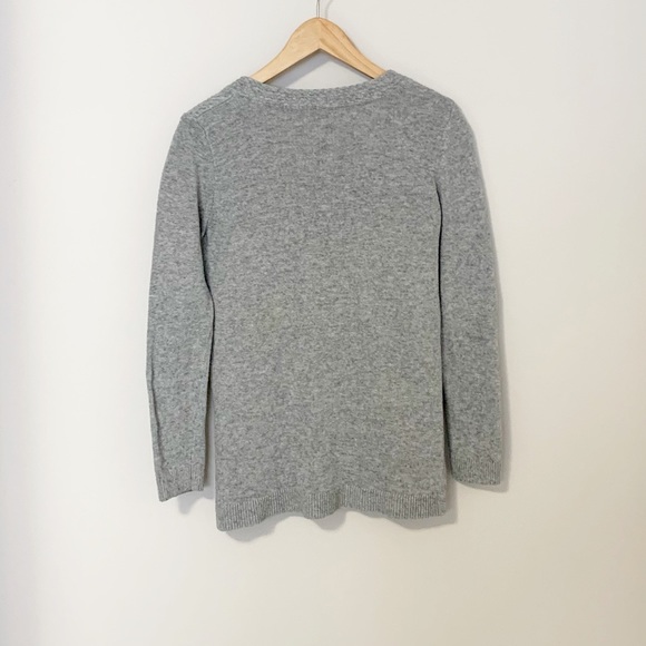🛍HOST PICK🛍 - Tommy Hilfiger Grey V-Neck Sweater - Small - Picture 3 of 6